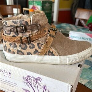 Blowfish Brown Tan Sneakers with Canvas Upper and White Soles
